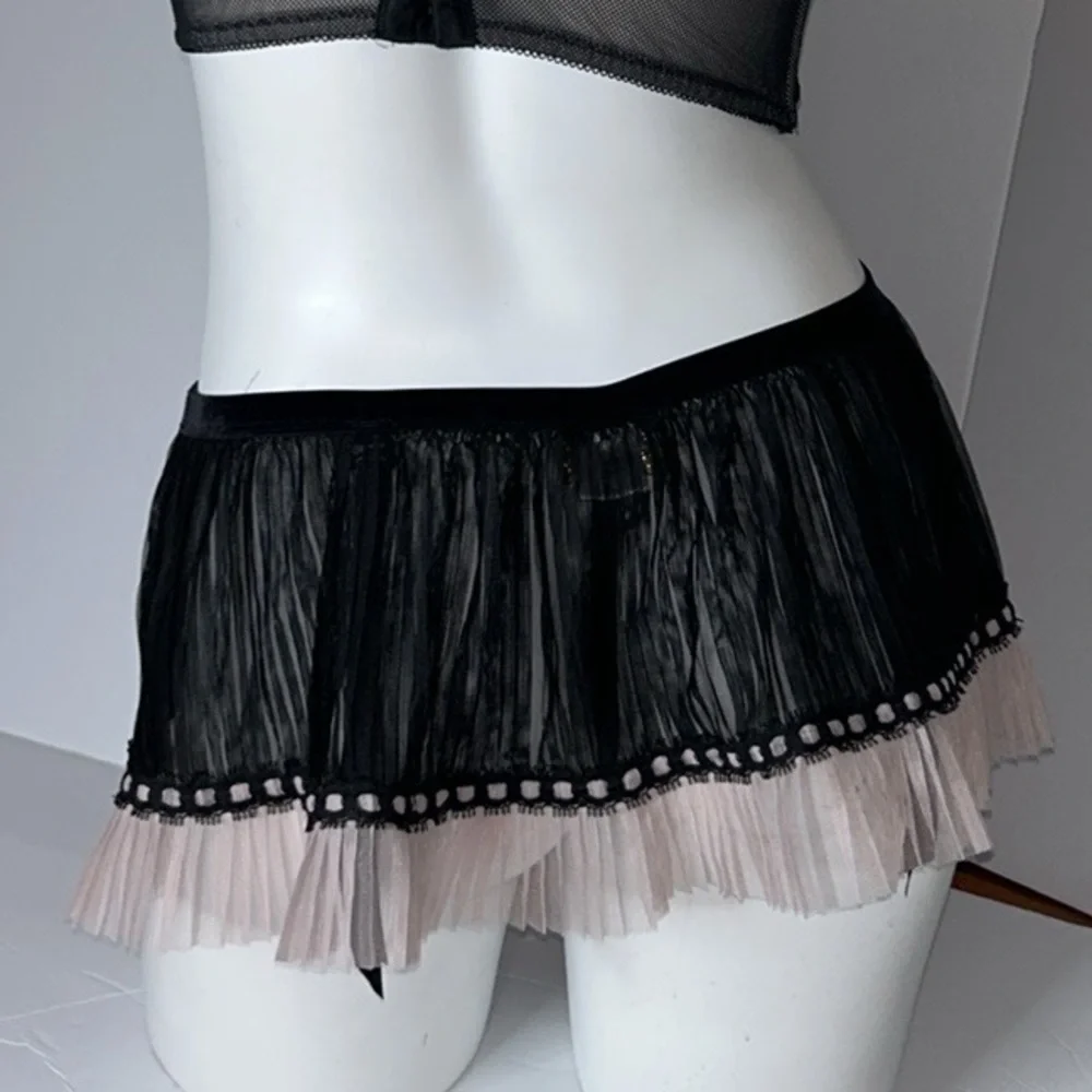 Seductivewear by Cinema Sheer Tulle Pleated Mini Skirt with Garters & Thong Sz M - Picture 3 of 11